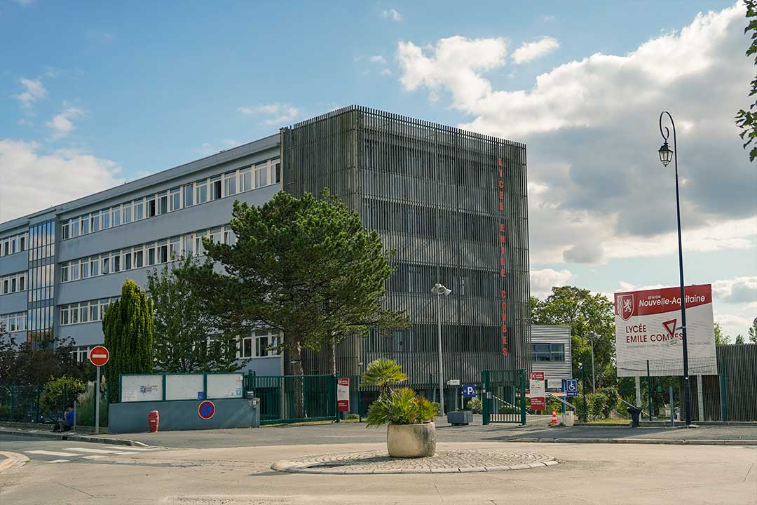 Vue extérieure du lycée Emile Combes à Pons