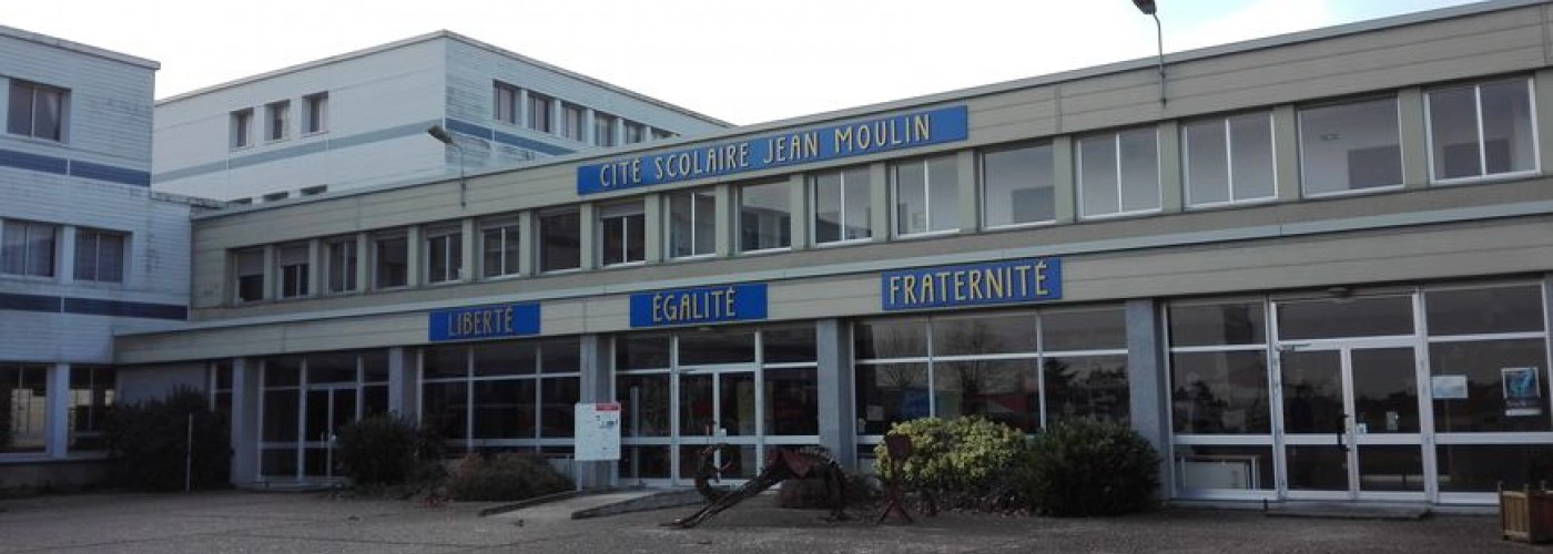 Vue extérieure du lycée Jean Moulin à Thouars